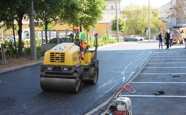 Útfelújítások és parkolóépítések sora kezdődött meg Székesfehérváron - forrás: szekesfehervar.hu