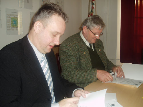 Kisteleki Péter és dr. Simon László ezredes. Kisteleki Péter és dr. Simon László ezredes.