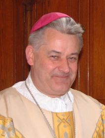 Püspöki áldás a felújított Tatabánya- bánhidai templomban