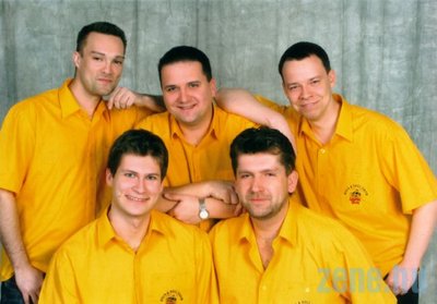 Sárga taxi a Petőfiben