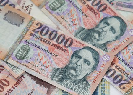 Bankot vált az önkormányzat pénz