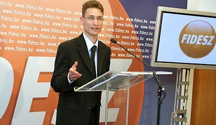 Dr. Cser-Palkovics András