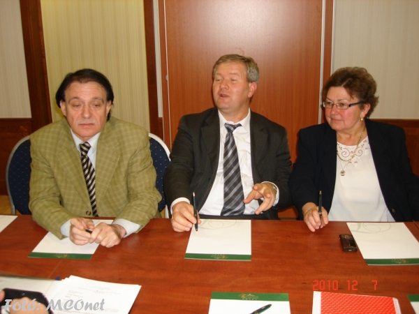 Középen: Dr. Varjú Mihály, Fejér megye főjegyzője Dr. Varjú Mihály, Fejér megye főjegyzője