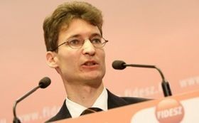  Dr. Cser-Palkovics András