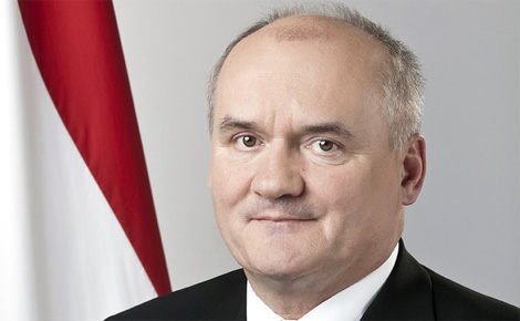 Hende Csaba honvédelmi miniszter a fehérvári Hősök Napján