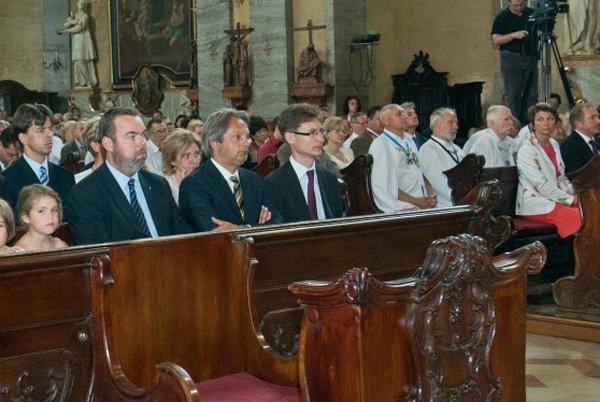 Dr. Cser-Palkovics András polgármester Dr. Cser-Palkovics András is jelen volt a szentmisén