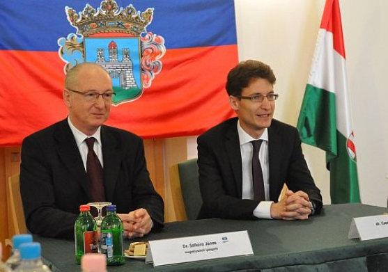 Dr. Szikora János és Dr. Cser-Palkovics András Dr. Cser-Palkovics András