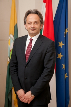 Vargha Tamás, 