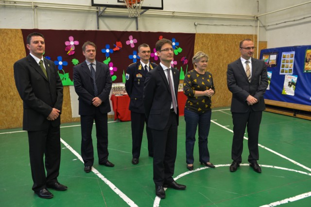 Dr. Gordan Grliæ Radman horvát nagykövet a Kodály Zoltán Általános Iskola, Gimnázium és Alapfokú Művészeti Iskolában fogadta dr. Cser-Palkovics András polgármester. Cser-Palkovics András polgármester.