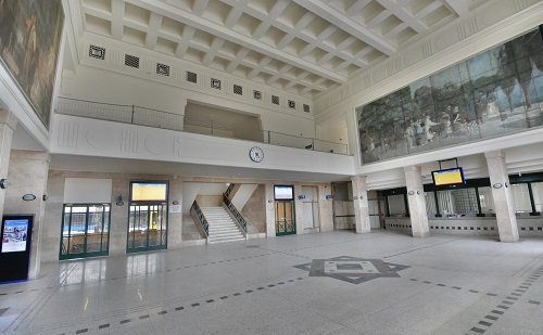 Újra nyitják a vasútállomás megújult utascsarnokát