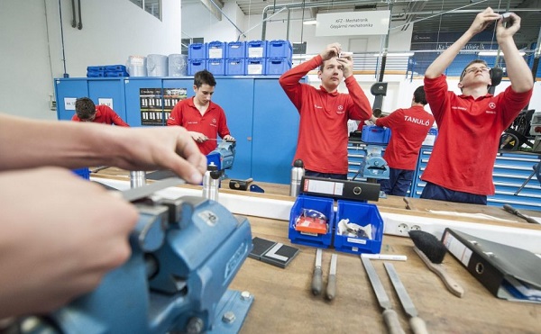 Újabb központ segíti a duális képzést