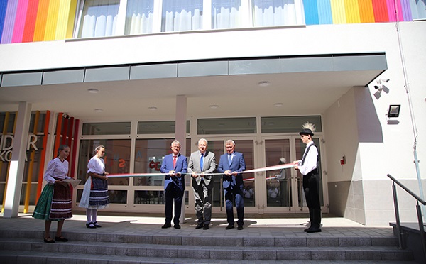 Felavatták a móri Petőfi iskola új épületét, amely 450 millió forintból valósult meg