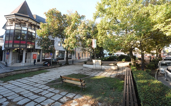 Közösségi tér lesz az Országzászló tér