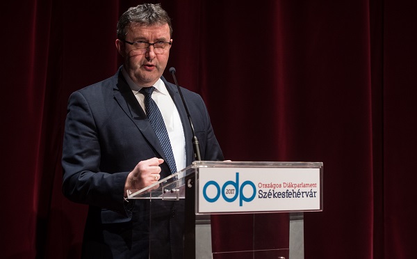 Palkovics László, oktatási államtitkár az Országos Diákparlament ülésén