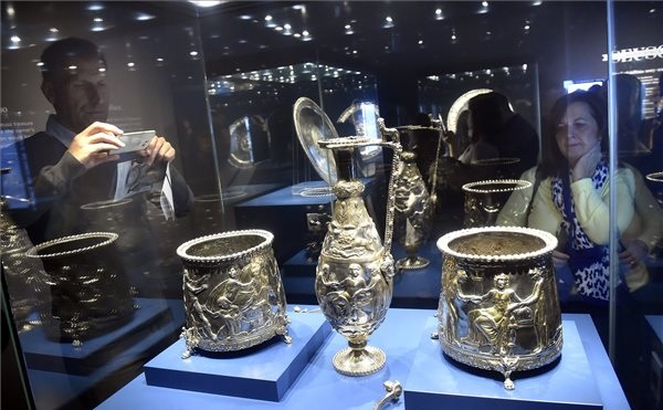 Seuso-kincset bemutató kiállítás Székesfehérváron