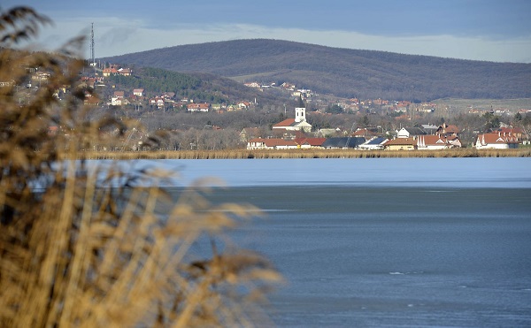 Fejér megye legnagyobb beruházása a Velencei-tó partfalának komplex felújítása