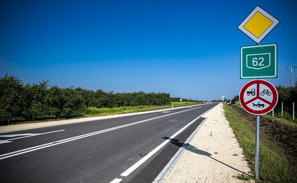 Átadták a forgalmonak a 62. sz. főút egy szakaszát