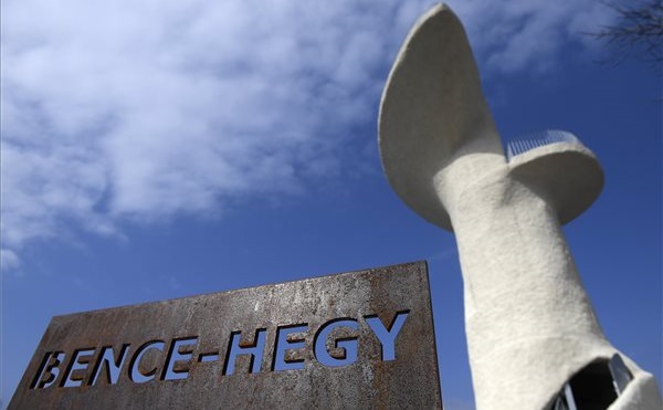 Felavatták a velencei Bence-hegyi kilátót
