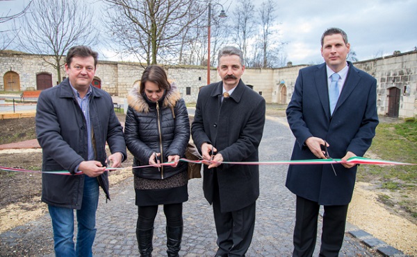 Megújultak Etyek borászati központjai