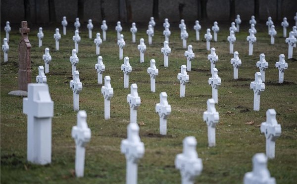 Székesfehérváron 23 millió forintból hat temető újult meg