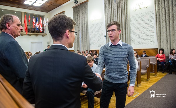 Ösztöndíj a jó tanulóknak