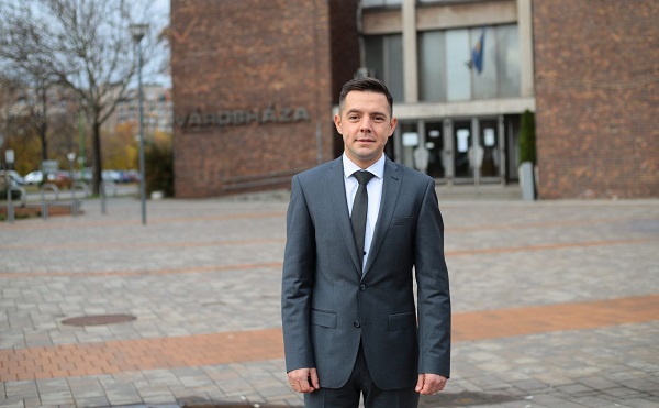 Kálló Gergely nyerte az időközi választást Dunaújvárosban és környékén