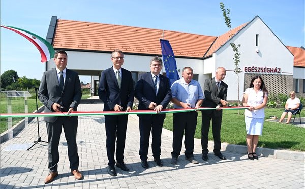 Egészségházat avattak Lepsényben