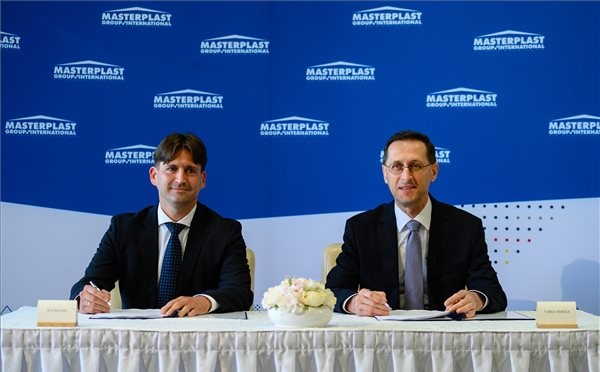 A Masterplast új gyártósorral bővít Sárszentmihályon