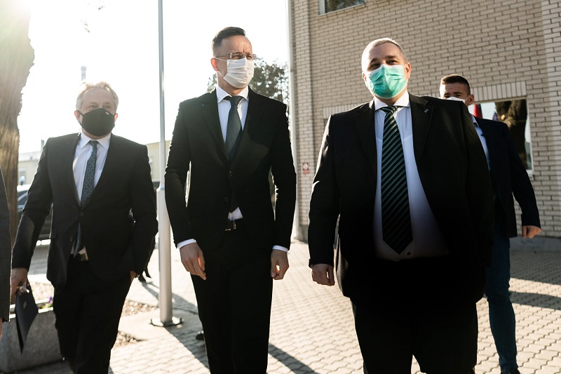 Szijj&aacute;rt&oacute; P&eacute;ter, k&uuml;lgazdas&aacute;gi &eacute;s k&uuml;l&uuml;gyminiszter