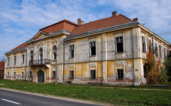 Megkezdődik a váli Ürményi-Dreher-kastély teljes felújítása
