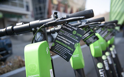 Megérkeztek Székesfehérvárra az új elektromos rollerek