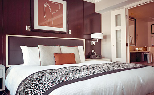 Átadták a Sukorón a Sorompóvölgyi Turistaházat