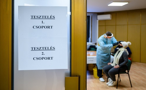 Ingyenesen tesztelik a szociális munkásokat Székesfehérváron 